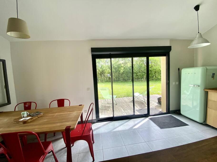 La Lande - Petite Maison Avec Jardin Vendat Bagian luar foto